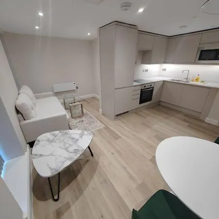 Spacious Leeds Modern Centre Apartment *