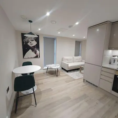 Spacious Leeds Modern Centre Apartment *
